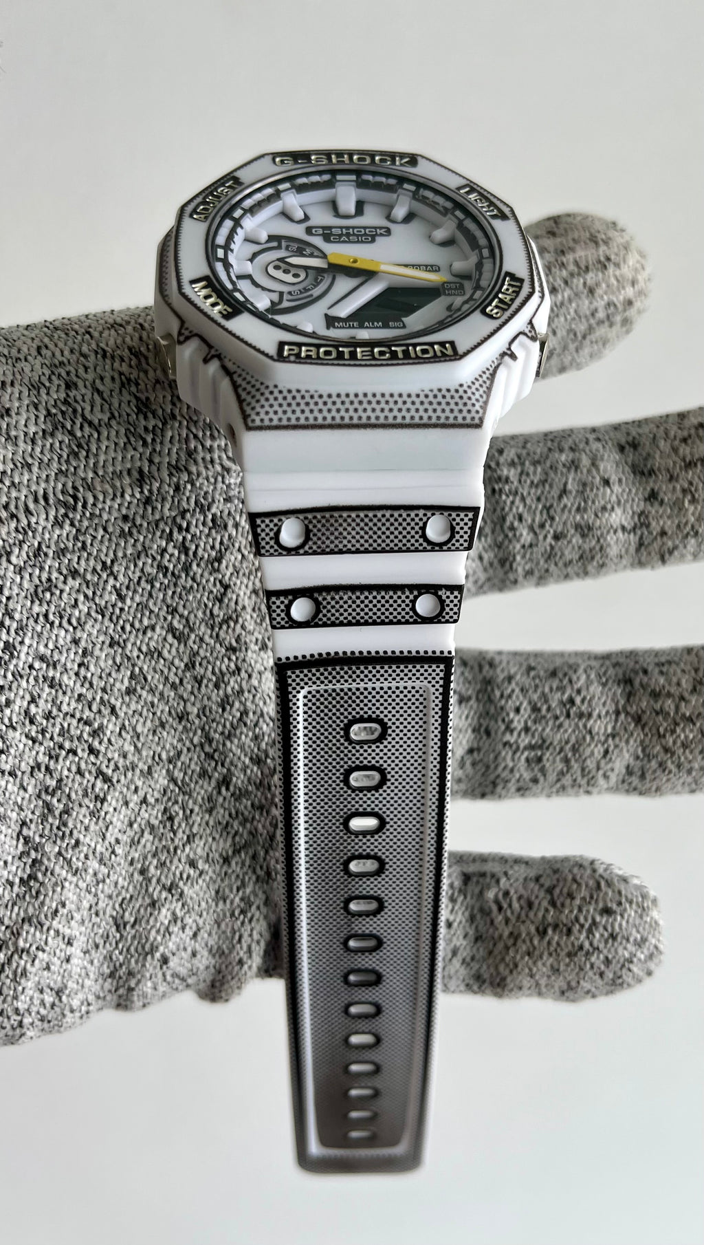 Gshock Manga Edition white