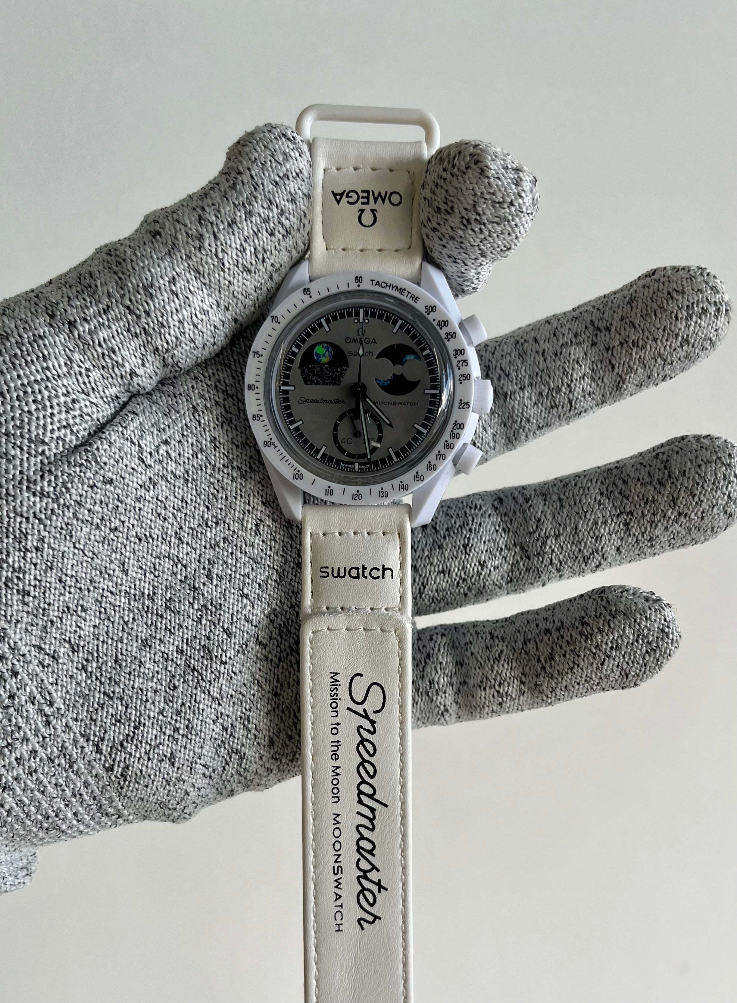 Bioceramic MoonsSwatch Moonphase White